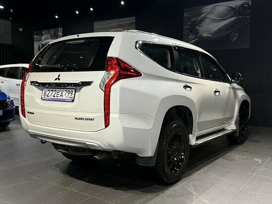 Mitsubishi Pajero Sport 2.4 4WD MT (181 л.с.) Invite