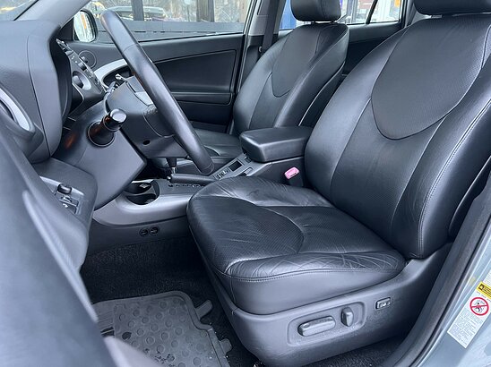 Toyota RAV4 2.4 4WD AT (170 л.с.) Сол