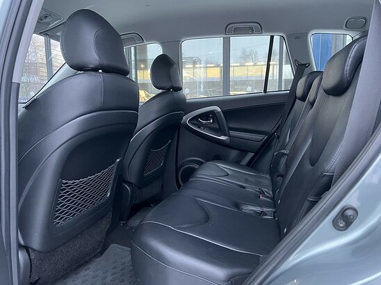 Toyota RAV4 2.4 4WD AT (170 л.с.) Сол