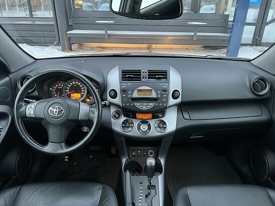 Toyota RAV4 2.4 4WD AT (170 л.с.) Сол
