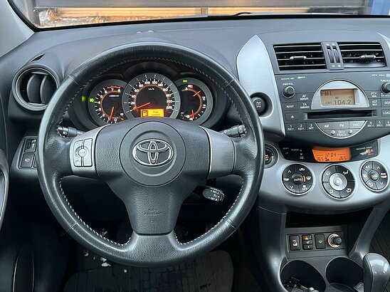 Toyota RAV4 2.4 4WD AT (170 л.с.) Сол