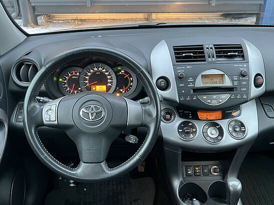 Toyota RAV4 2.4 4WD AT (170 л.с.) Сол