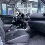 Toyota RAV4 2.4 4WD AT (170 л.с.) Сол