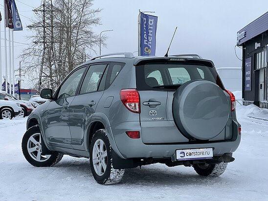 Toyota RAV4 2.4 4WD AT (170 л.с.) Сол