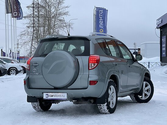 Toyota RAV4 2.4 4WD AT (170 л.с.) Сол