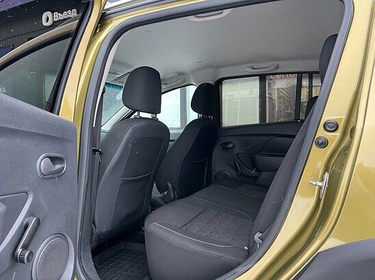 Renault Sandero Stepway 1.6 MT (82 л.с.) Confort