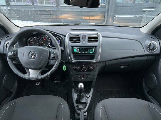 Renault Sandero Stepway 1.6 MT (82 л.с.) Confort