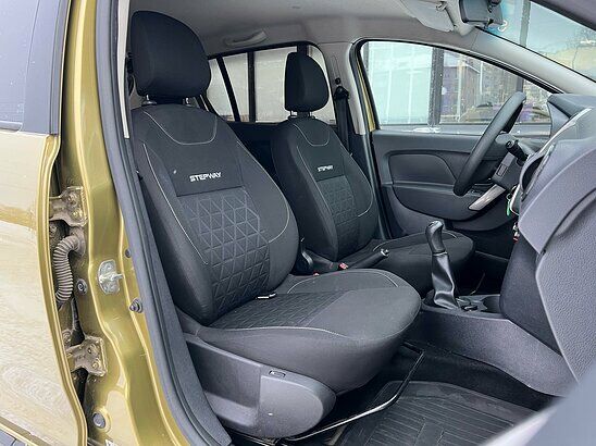 Renault Sandero Stepway 1.6 MT (82 л.с.) Confort