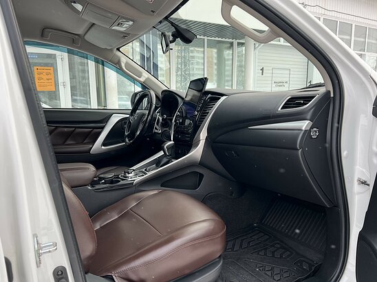 Mitsubishi Pajero Sport 2.4 DI-D 4WD AT (181 л.с.) Intense