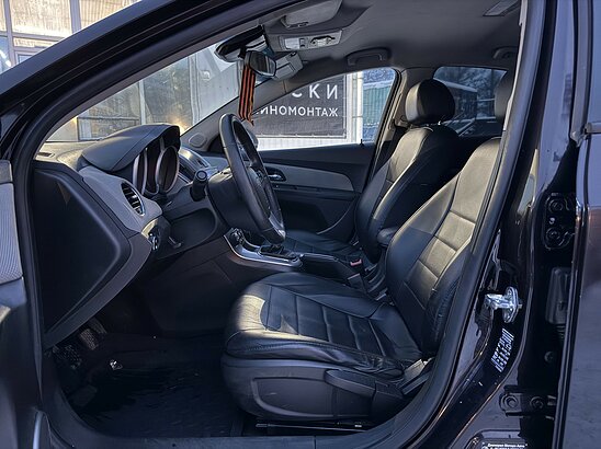 Chevrolet Cruze 1.8 MT (141 л.с.) LT