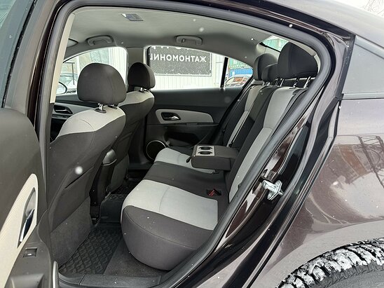 Chevrolet Cruze 1.8 MT (141 л.с.) LT