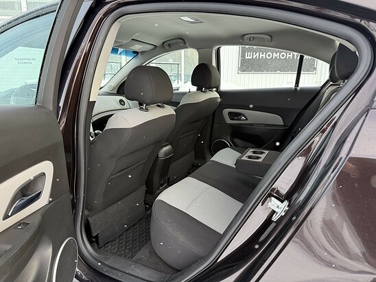 Chevrolet Cruze 1.8 MT (141 л.с.) LT