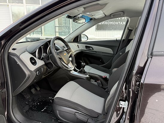 Chevrolet Cruze 1.8 MT (141 л.с.) LT