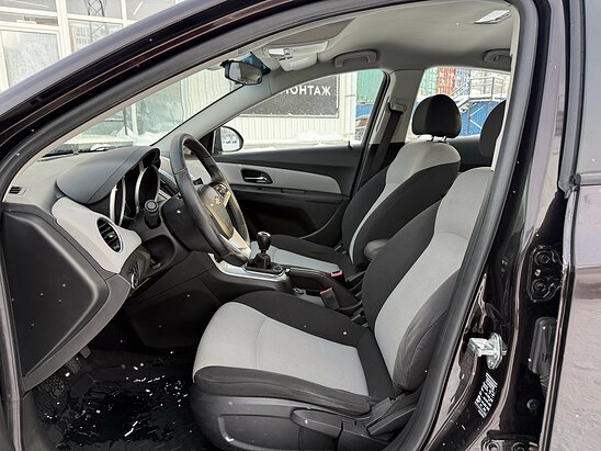 Chevrolet Cruze 1.8 MT (141 л.с.) LT