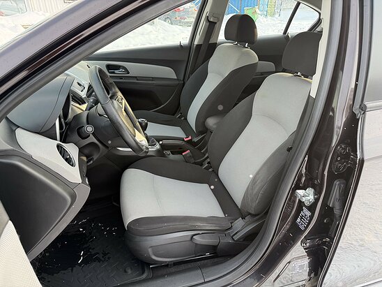 Chevrolet Cruze 1.8 MT (141 л.с.) LT