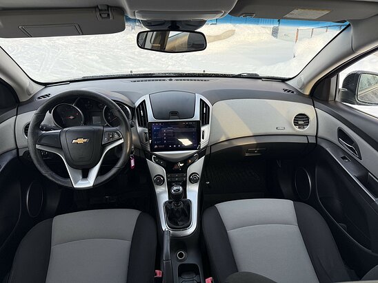 Chevrolet Cruze 1.8 MT (141 л.с.) LT