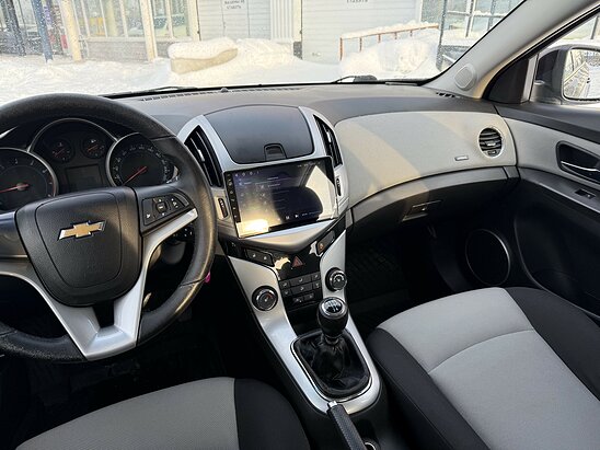 Chevrolet Cruze 1.8 MT (141 л.с.) LT