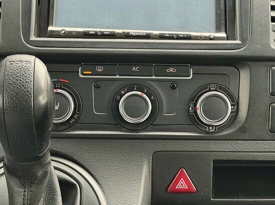 Volkswagen Transporter 2.0 TDI DSG (140 л.с.) Kombi