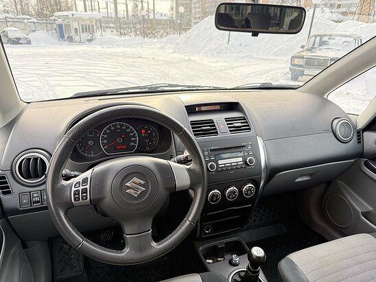 Suzuki SX4 1.6 4WD MT (107 л.с.) GL-X