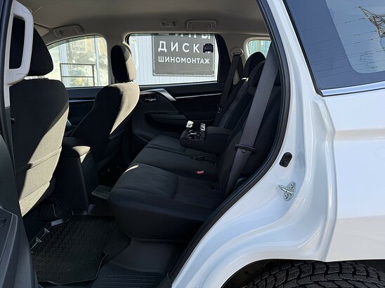 Mitsubishi Pajero Sport 2.4 4WD MT (181 л.с.) Invite