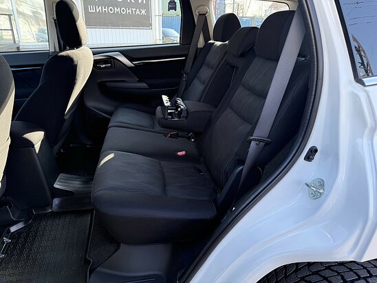 Mitsubishi Pajero Sport 2.4 4WD MT (181 л.с.) Invite