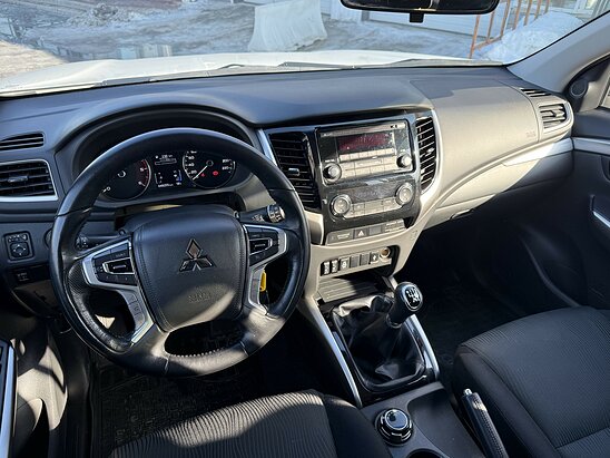 Mitsubishi Pajero Sport 2.4 4WD MT (181 л.с.) Invite