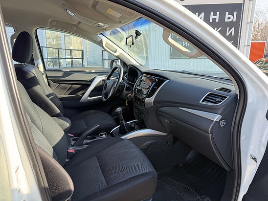 Mitsubishi Pajero Sport 2.4 4WD MT (181 л.с.) Invite