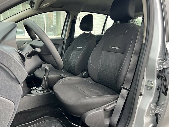 Renault Sandero Stepway 1.6 MT (82 л.с.) Confort