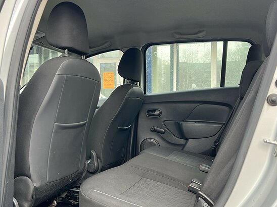 Renault Sandero Stepway 1.6 MT (82 л.с.) Confort