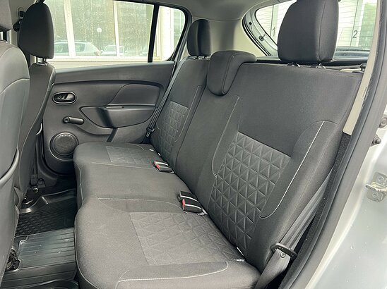 Renault Sandero Stepway 1.6 MT (82 л.с.) Confort