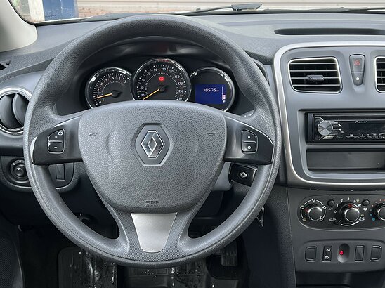 Renault Sandero Stepway 1.6 MT (82 л.с.) Confort