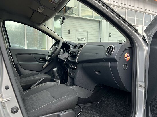 Renault Sandero Stepway 1.6 MT (82 л.с.) Confort