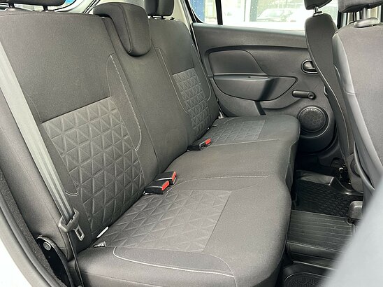 Renault Sandero Stepway 1.6 MT (82 л.с.) Confort