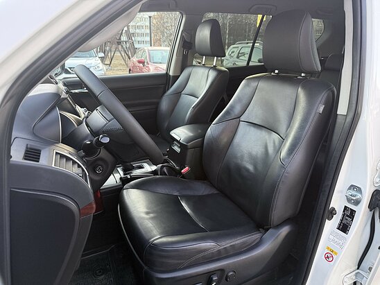 Toyota Land Cruiser Prado 4.0 AT (282 л.с.) Prestige