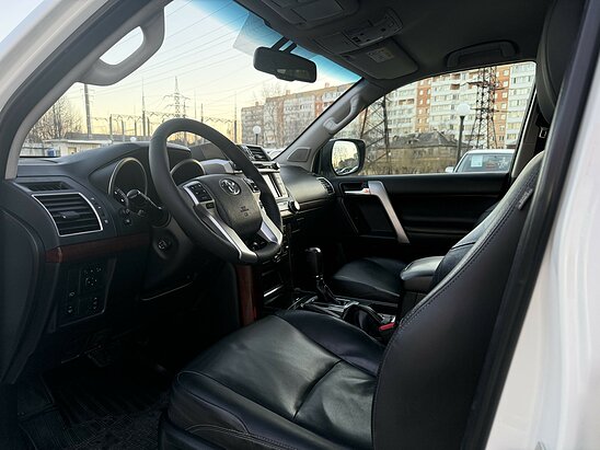 Toyota Land Cruiser Prado 4.0 AT (282 л.с.) Prestige