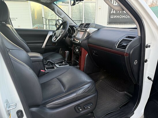 Toyota Land Cruiser Prado 4.0 AT (282 л.с.) Prestige