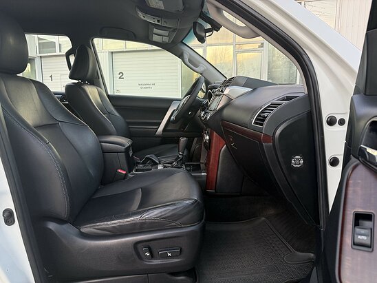 Toyota Land Cruiser Prado 4.0 AT (282 л.с.) Prestige