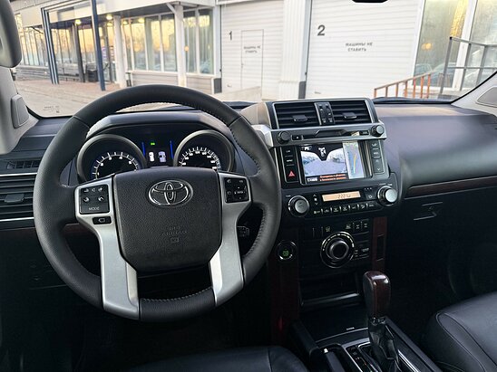 Toyota Land Cruiser Prado 4.0 AT (282 л.с.) Prestige
