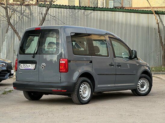 Volkswagen Caddy 1.6 MPI MT (110 л.с.) Kombi