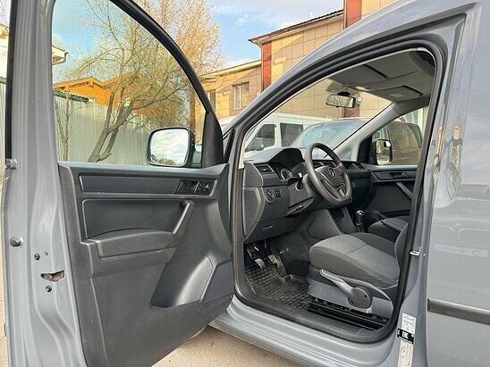 Volkswagen Caddy 1.6 MPI MT (110 л.с.) Kombi
