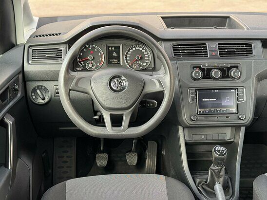 Volkswagen Caddy 1.6 MPI MT (110 л.с.) Kombi