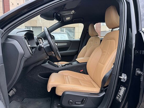 Volvo XC40 2.0 4WD AT (190 л.с.) Inscription