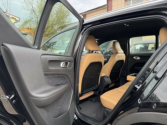 Volvo XC40 2.0 4WD AT (190 л.с.) Inscription