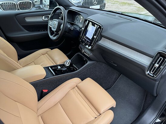 Volvo XC40 2.0 4WD AT (190 л.с.) Inscription