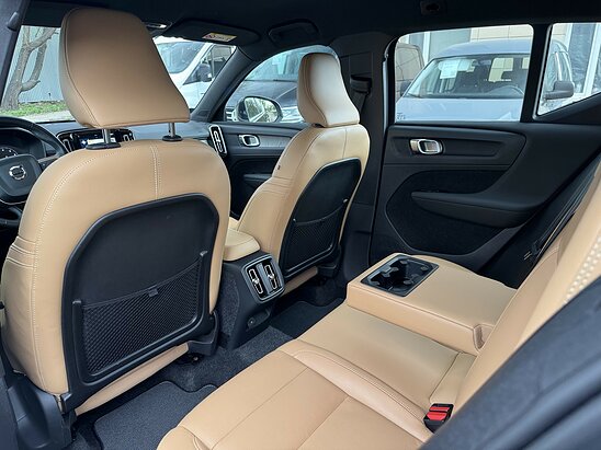 Volvo XC40 2.0 4WD AT (190 л.с.) Inscription