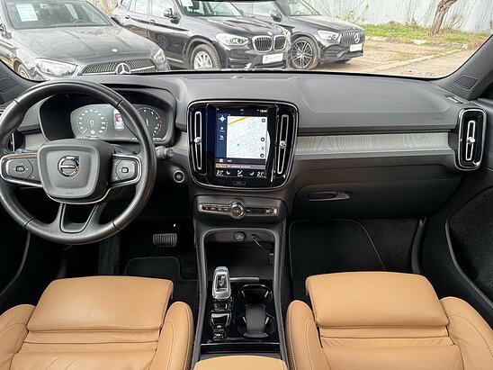 Volvo XC40 2.0 4WD AT (190 л.с.) Inscription