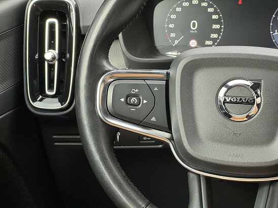 Volvo XC40 2.0 4WD AT (190 л.с.) Inscription