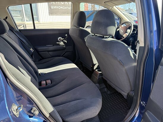 Nissan Tiida 1.6 MT (110 л.с.) Comfort