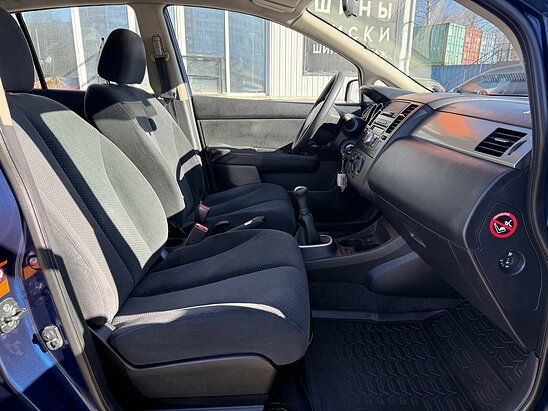 Nissan Tiida 1.6 MT (110 л.с.) Comfort