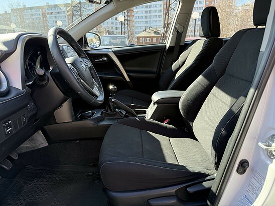 Toyota RAV4 2.0 AWD MT (146 л.с.) Comfort Plus